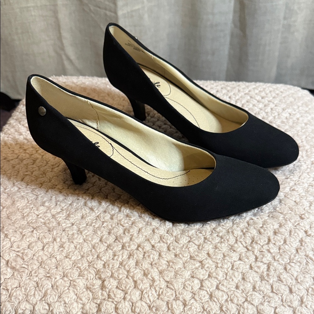 Life Stride Classic Black Heels